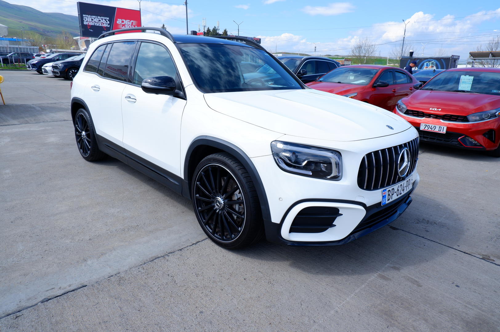Mercedes-Benz GLB 2023 — photo 2