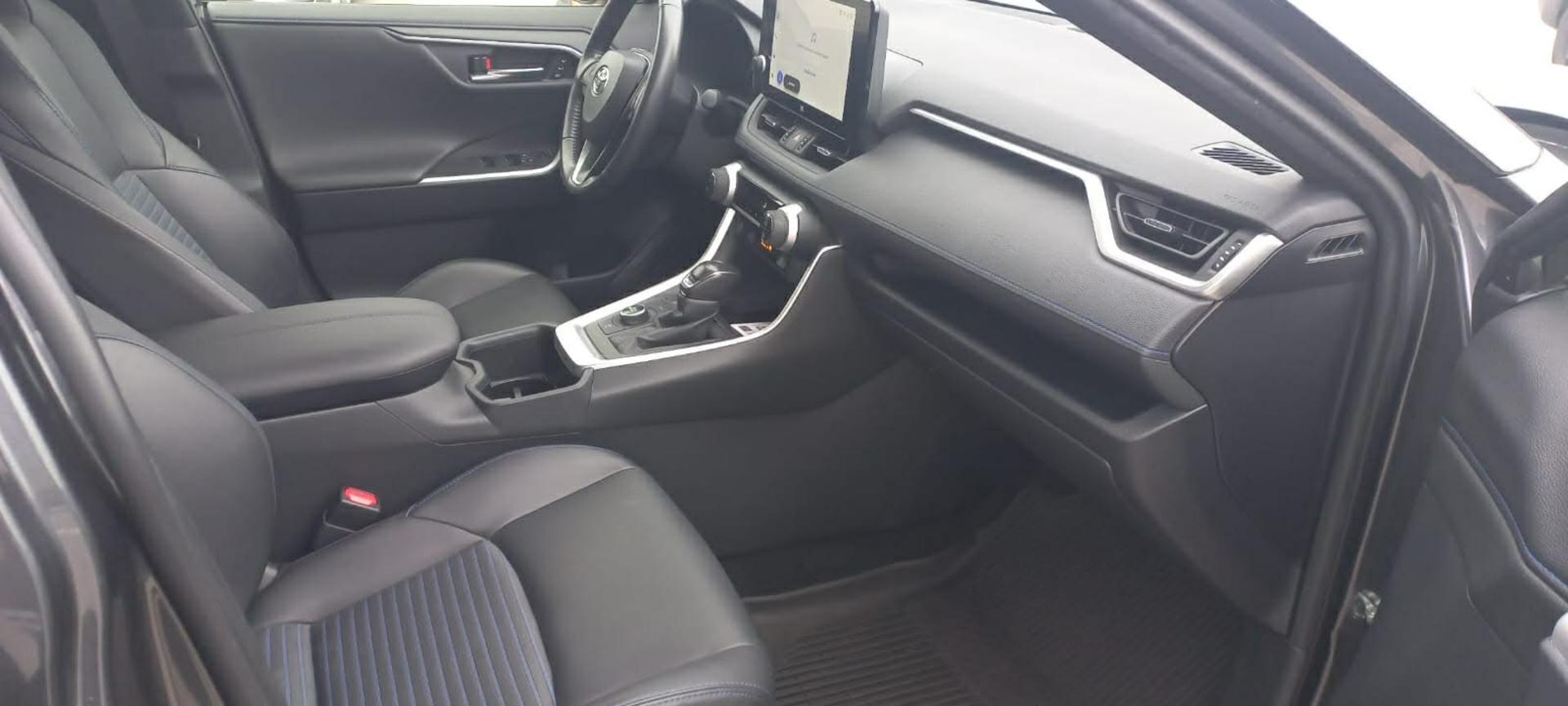 Toyota RAV 4 2024 — photo 2