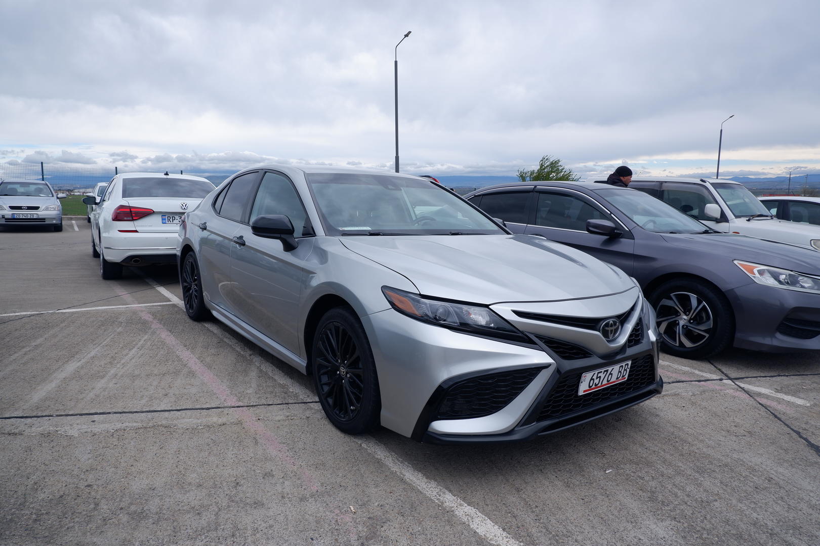 Toyota Camry 2021 — photo 2