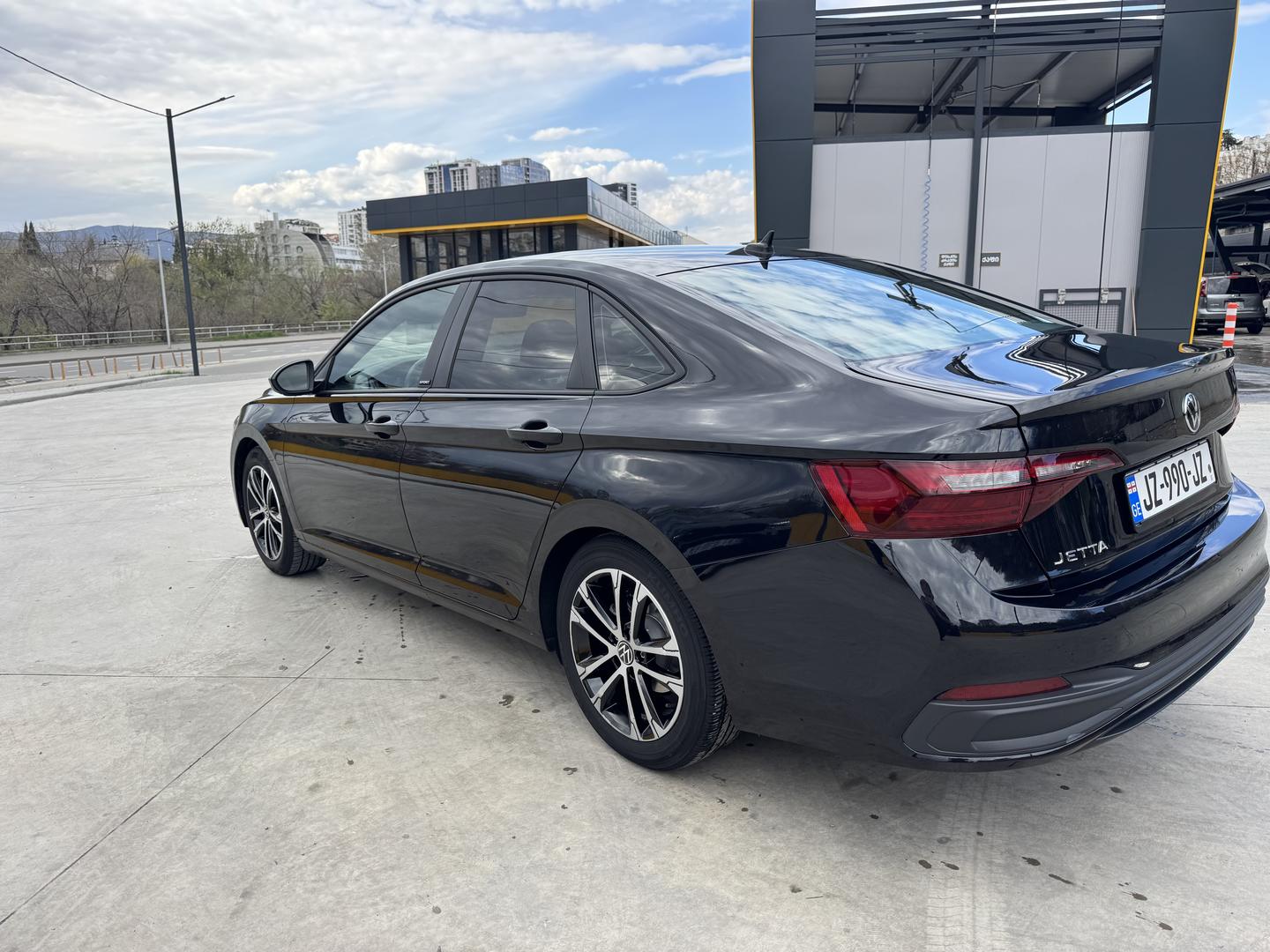 Volkswagen Jetta 2024 — photo 2
