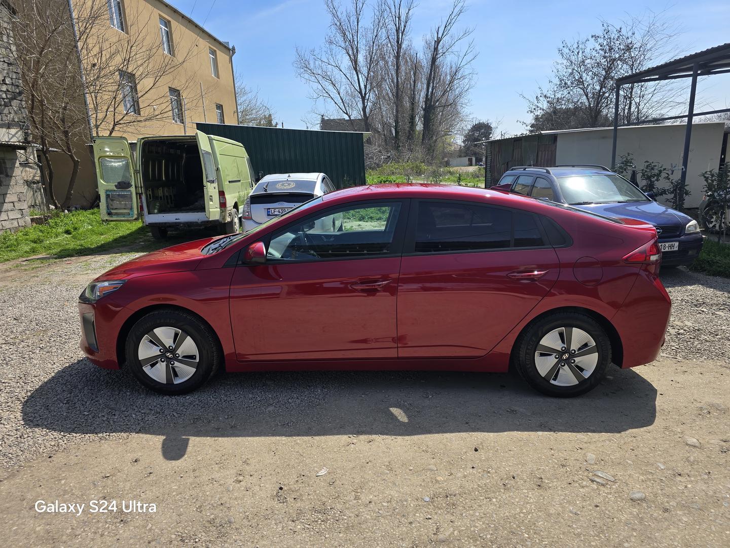 Hyundai Ioniq 2021 — photo 2