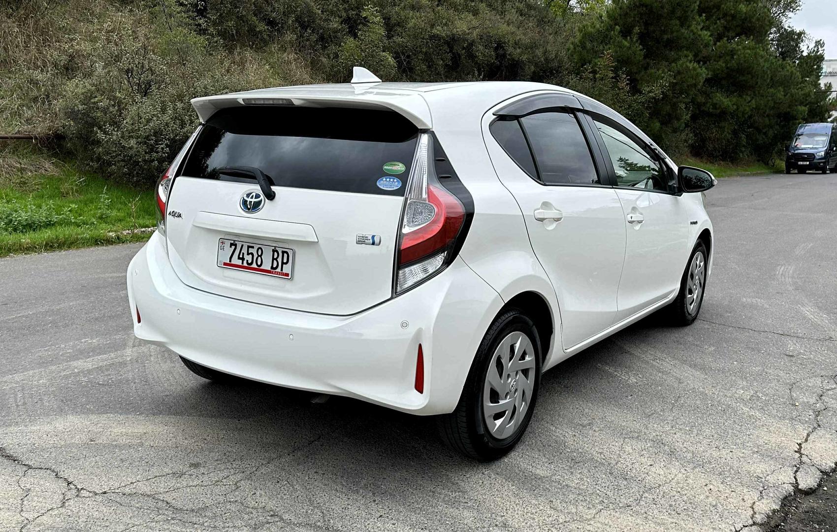 Toyota Aqua 2018 — photo 2