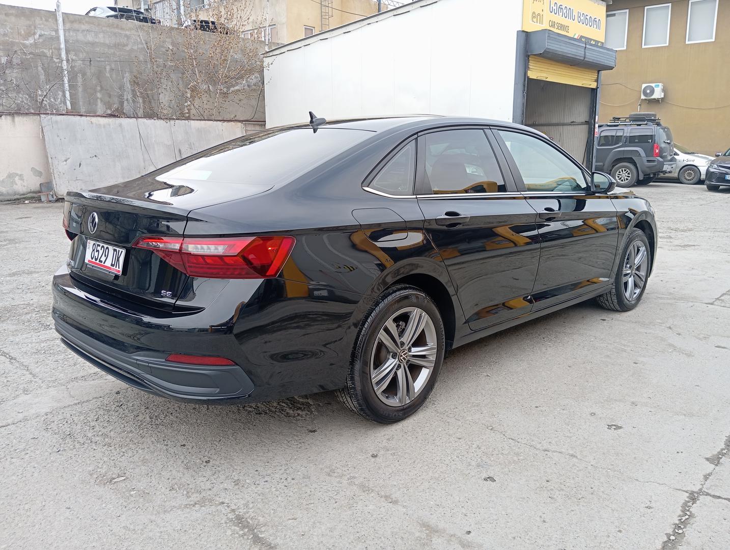 Volkswagen Jetta 2024 — photo 2