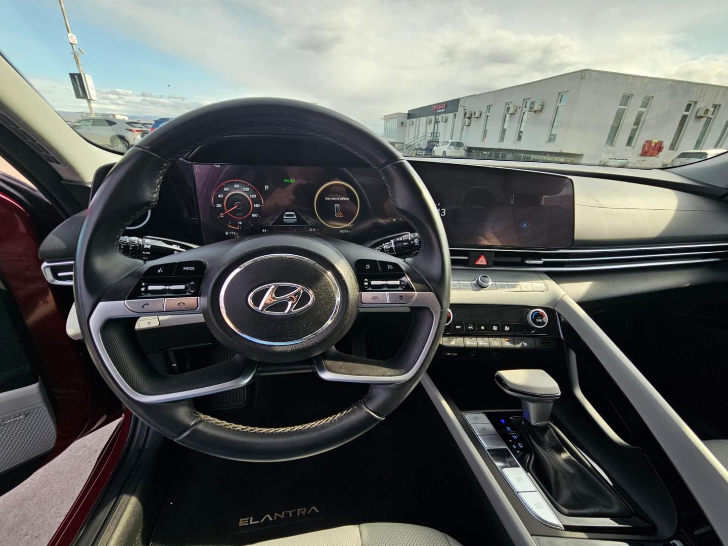 Hyundai Elantra 2023 — photo 2