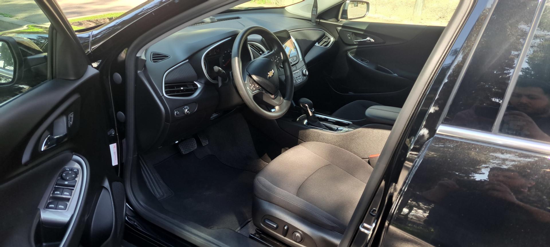 Chevrolet Malibu 2023 — photo 2