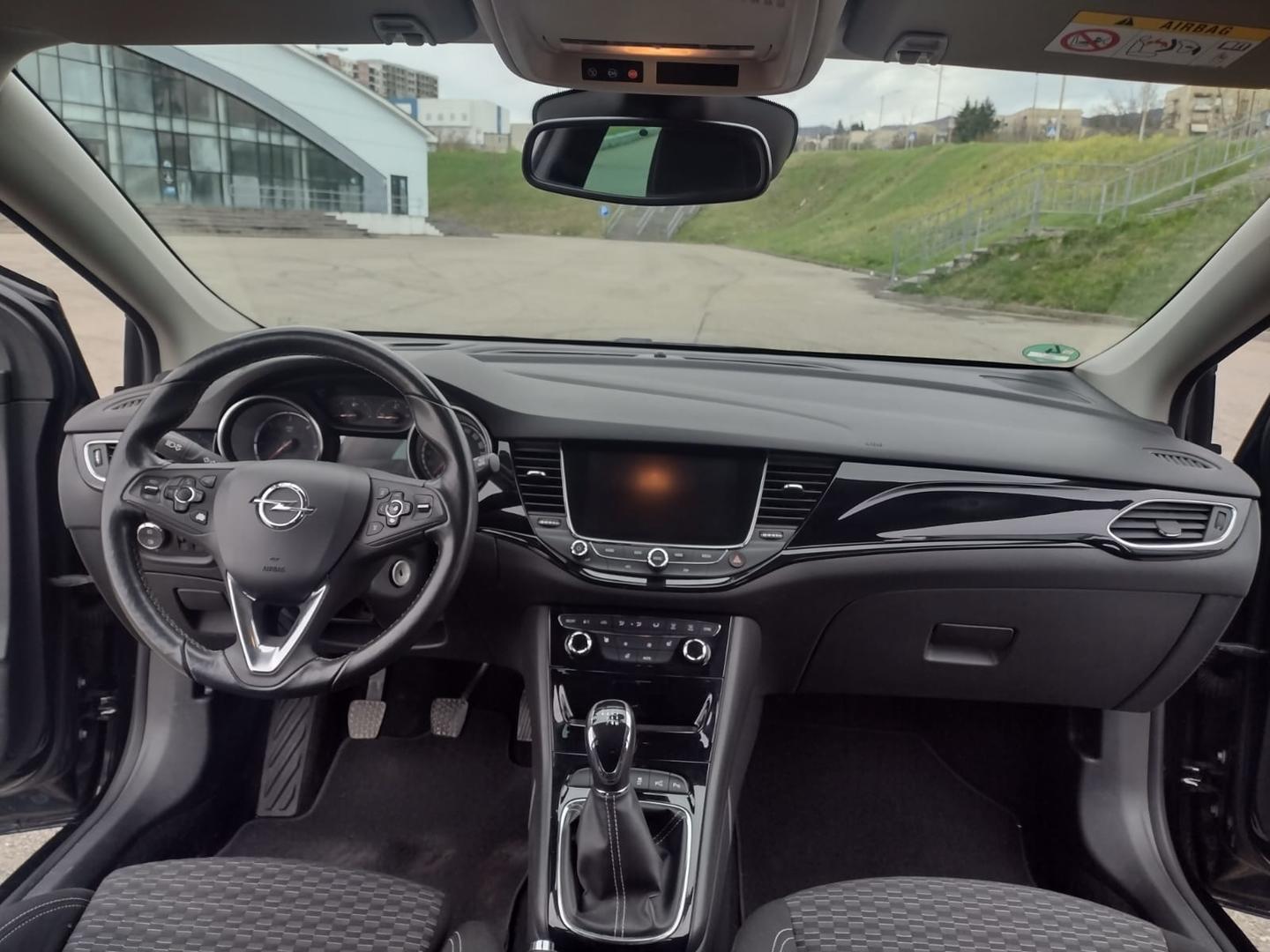 Opel Astra 2017 — photo 2