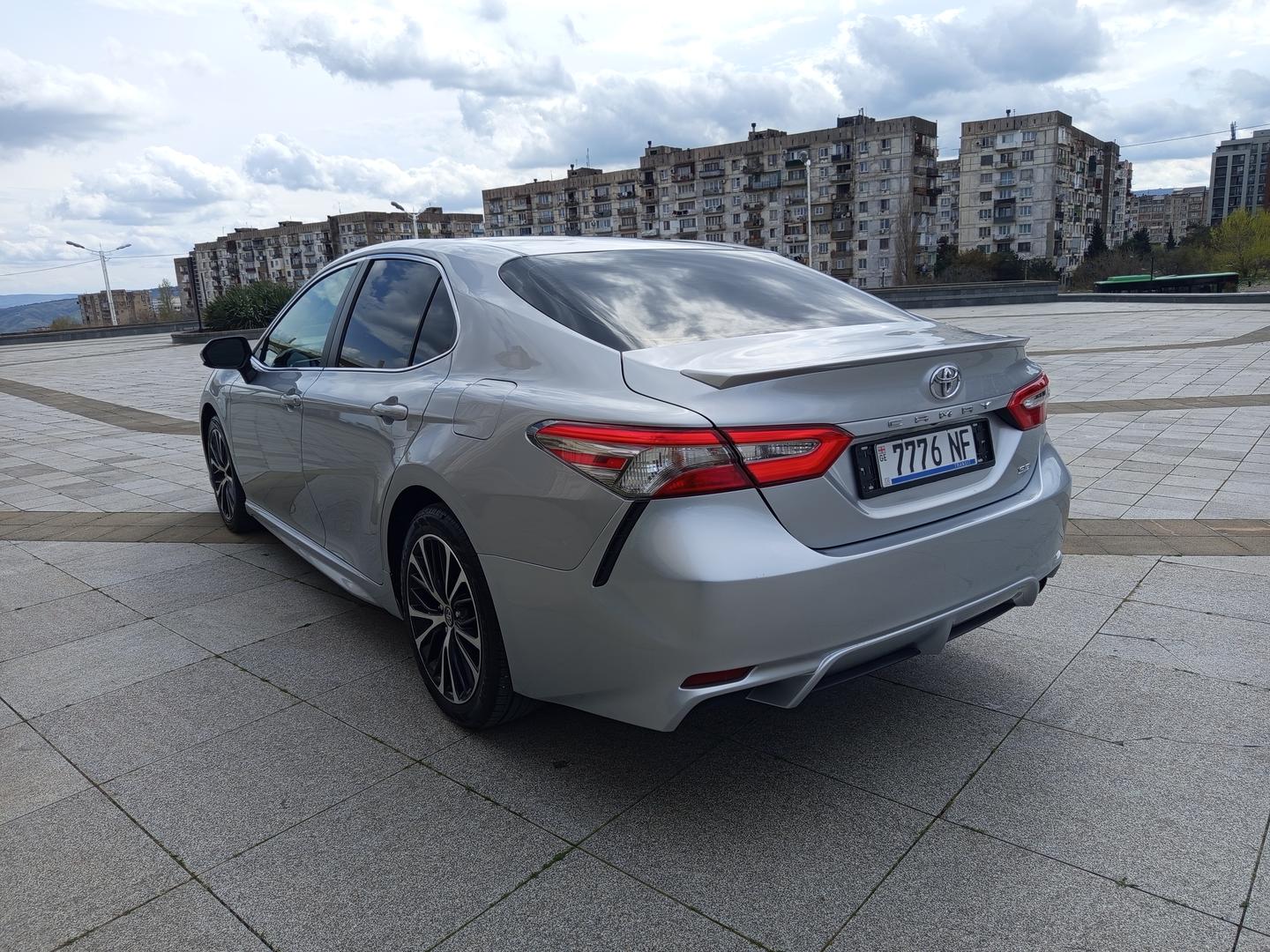 Toyota Camry 2018 — photo 2