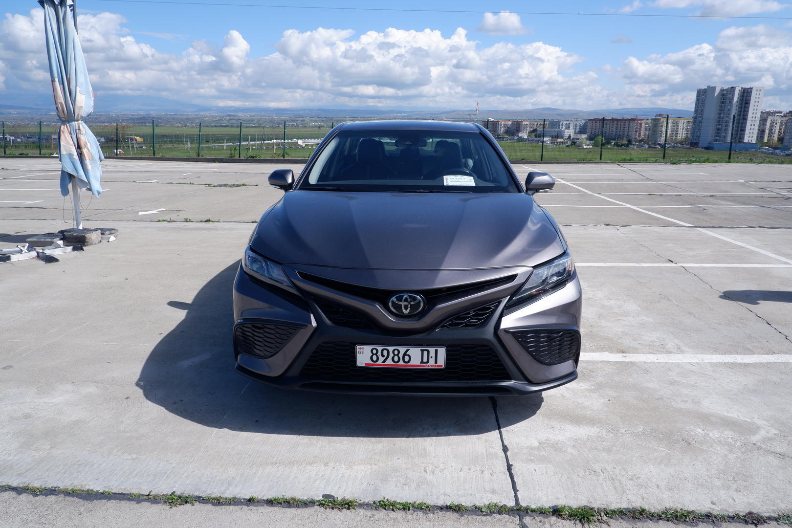 Toyota Camry 2022 — photo 2