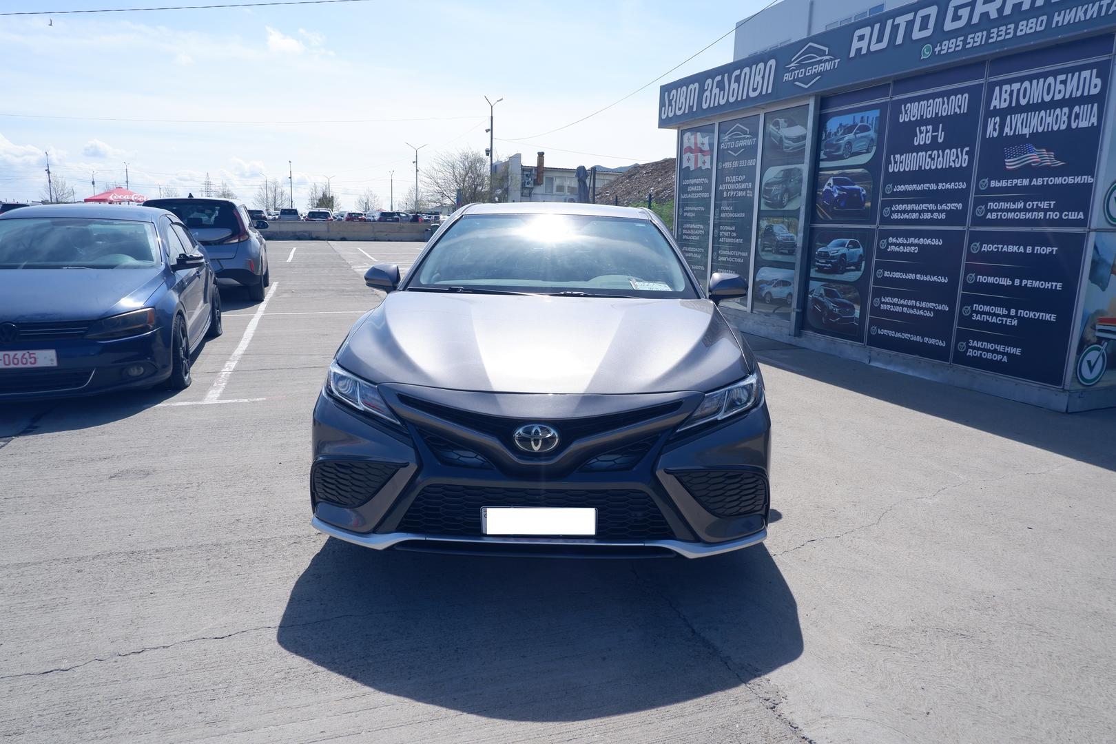 Toyota Camry 2019 — photo 2