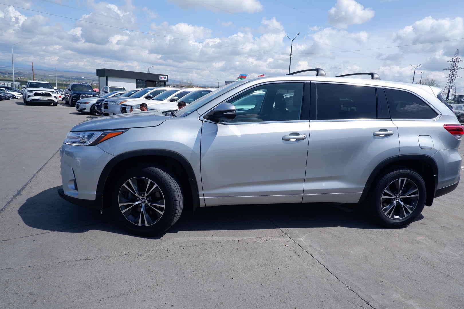 Toyota Highlander 2017 — photo 2