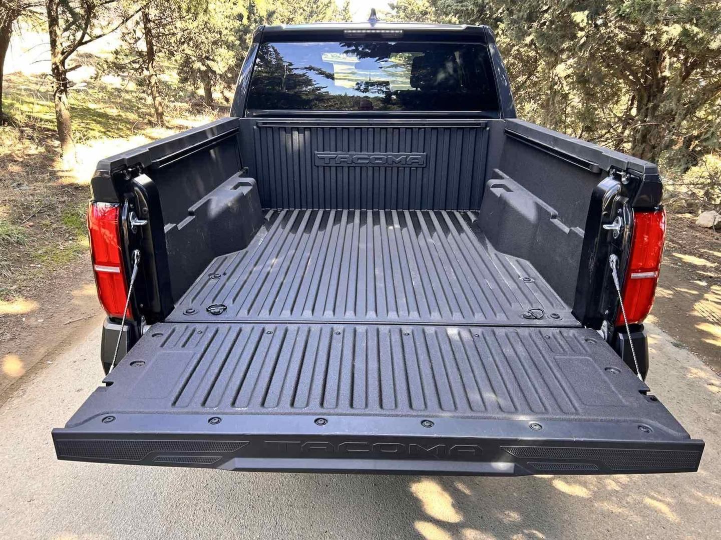 Toyota Tacoma 2024 — photo 2