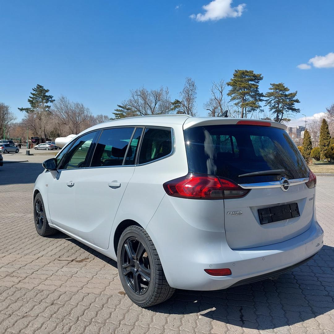 Opel Zafira 2014 — photo 2
