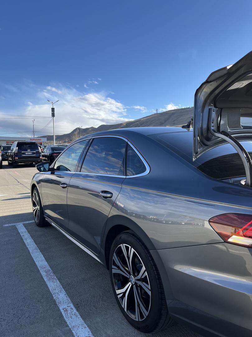 Volkswagen Passat 2021 — photo 2