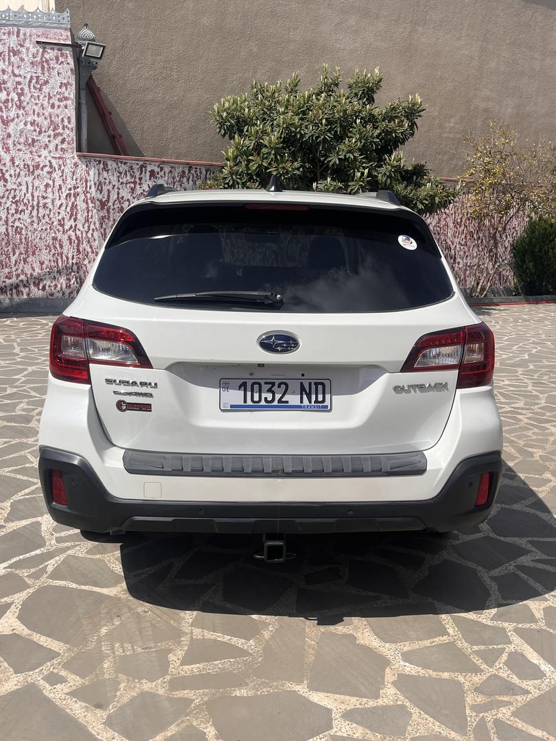 Subaru Outback 2019 — photo 2