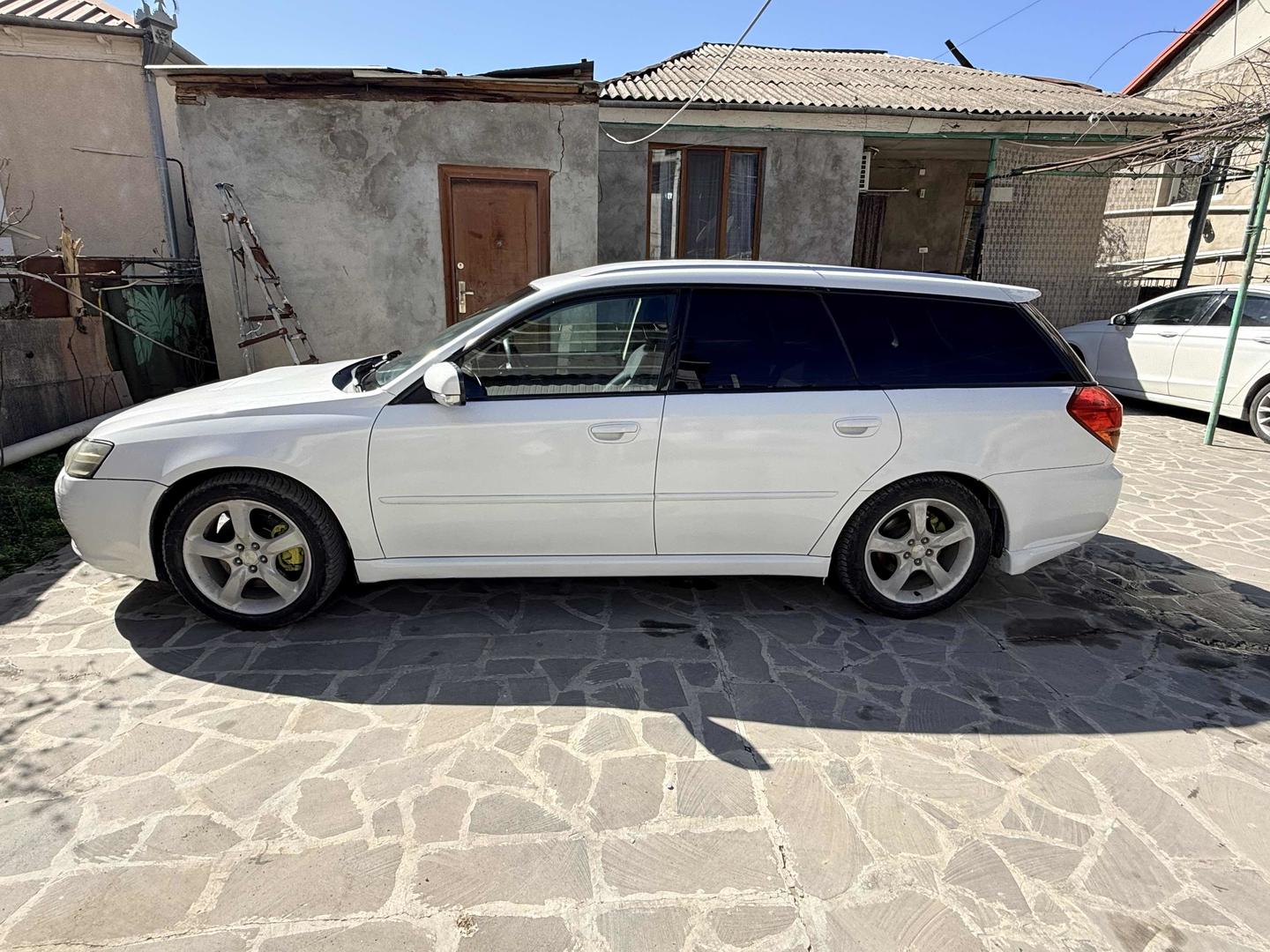 Subaru Legacy 2003 — photo 2