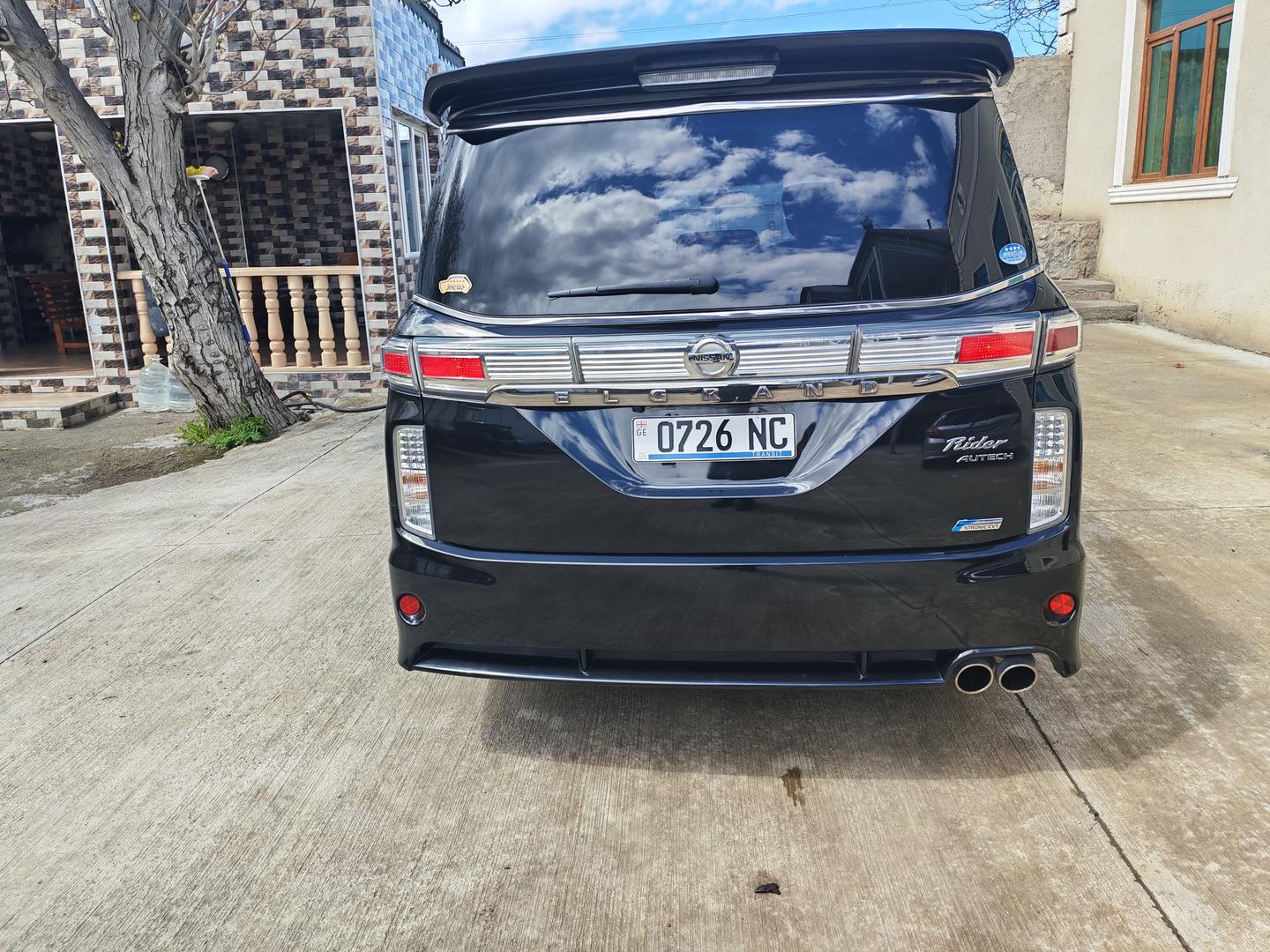 Nissan Elgrand 2013 — photo 2