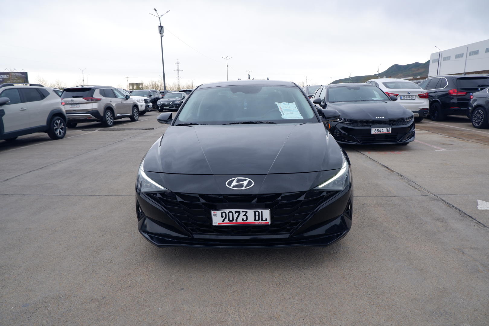 Hyundai Elantra 2022 — photo 2