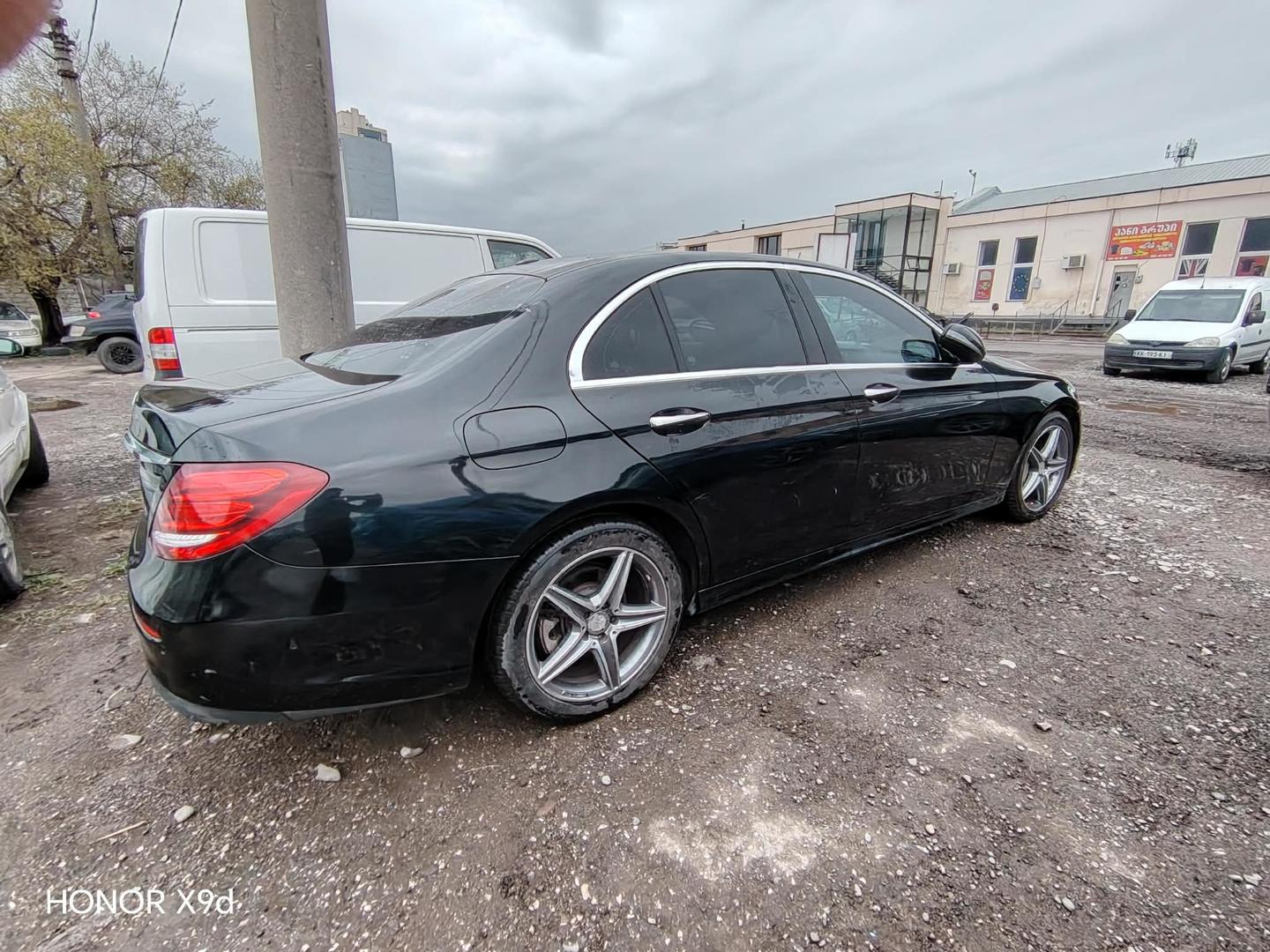 Mercedes-Benz E 300 2017 — photo 2