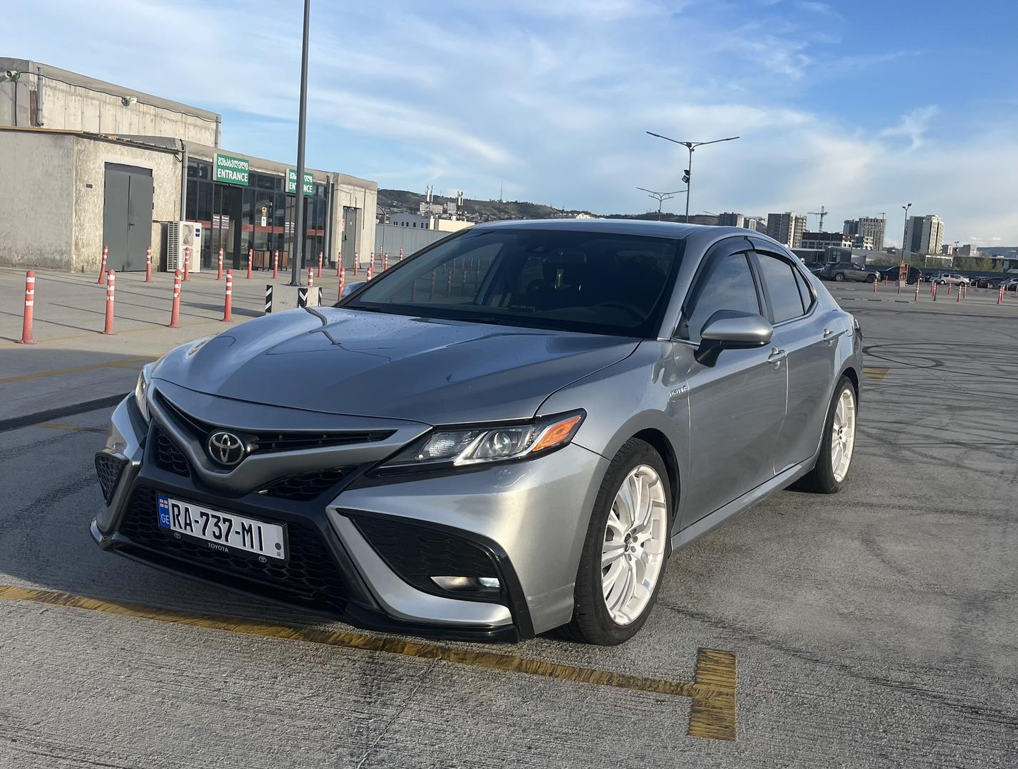 Toyota Camry 2019 — photo 2