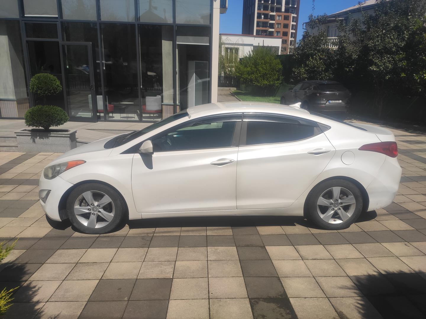 Hyundai Elantra 2013 — photo 2