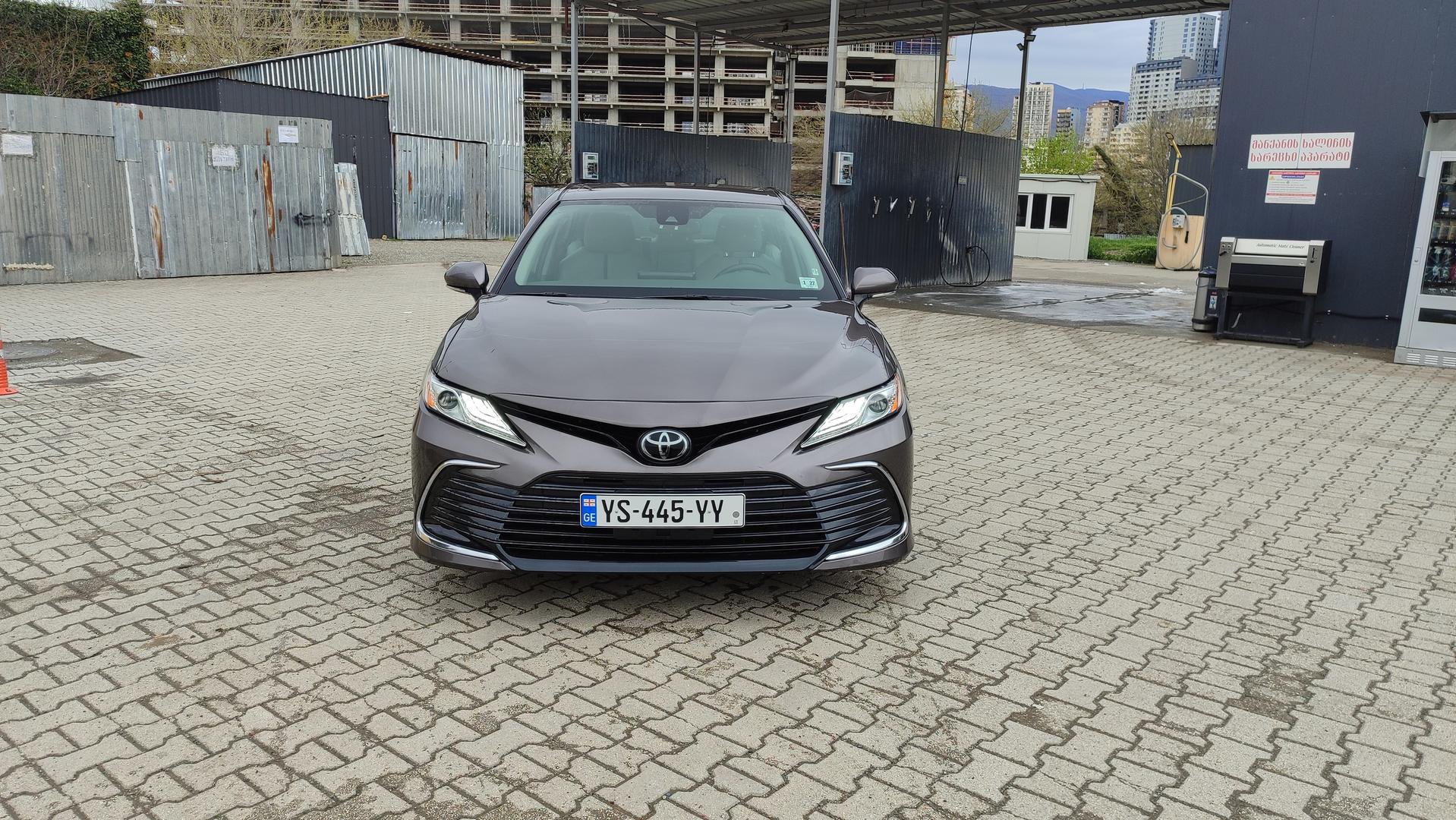 Toyota Camry 2022 — photo 2