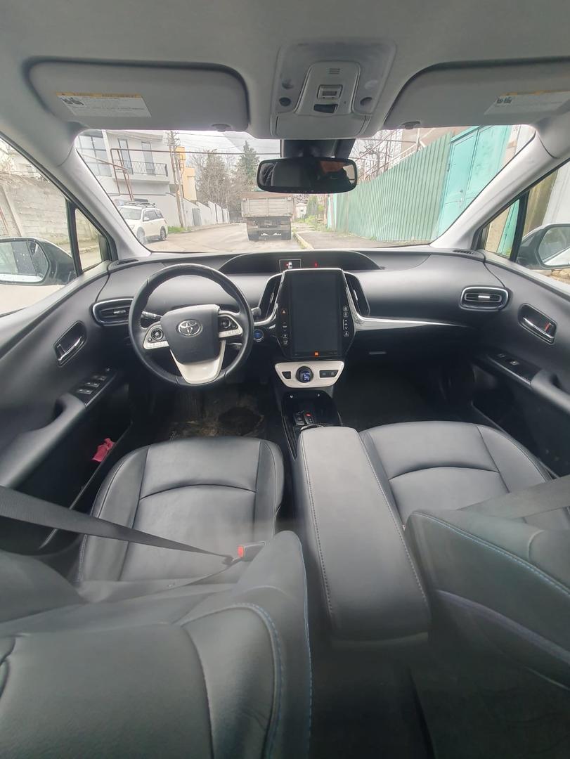 Toyota Prius 2018 — photo 2