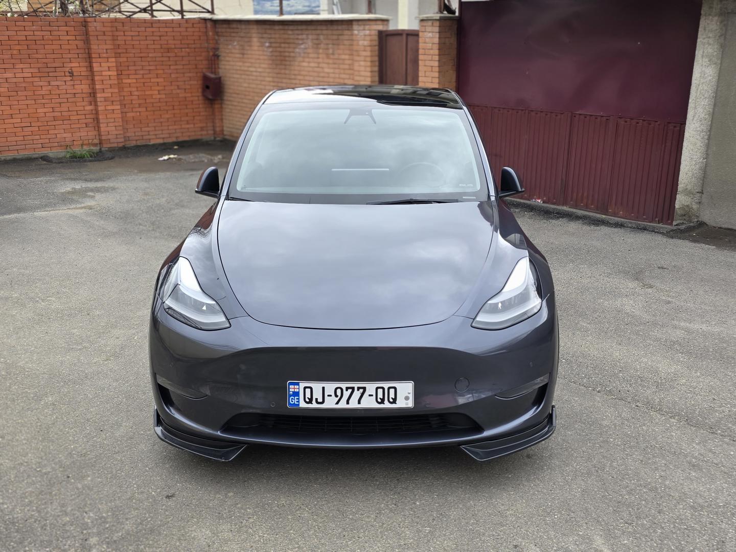 Tesla Model Y 2022 — photo 2