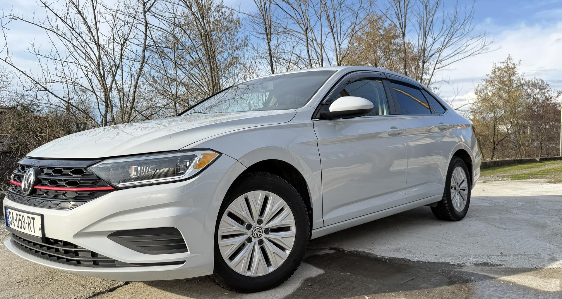 Volkswagen Jetta 2019 — photo 2