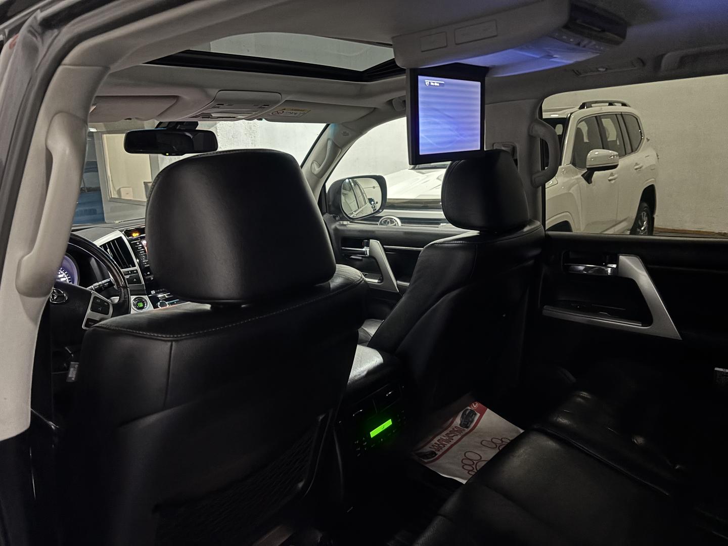 Toyota Land Cruiser 200 2014 — photo 2