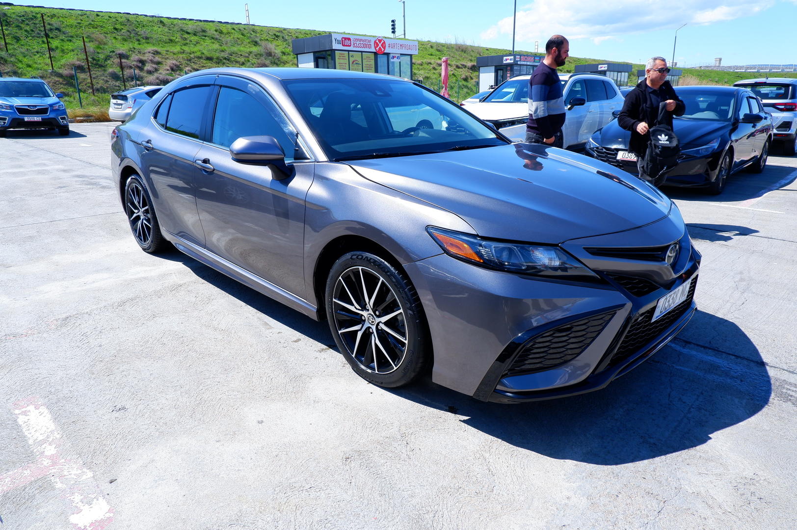 Toyota Camry 2020 — photo 2