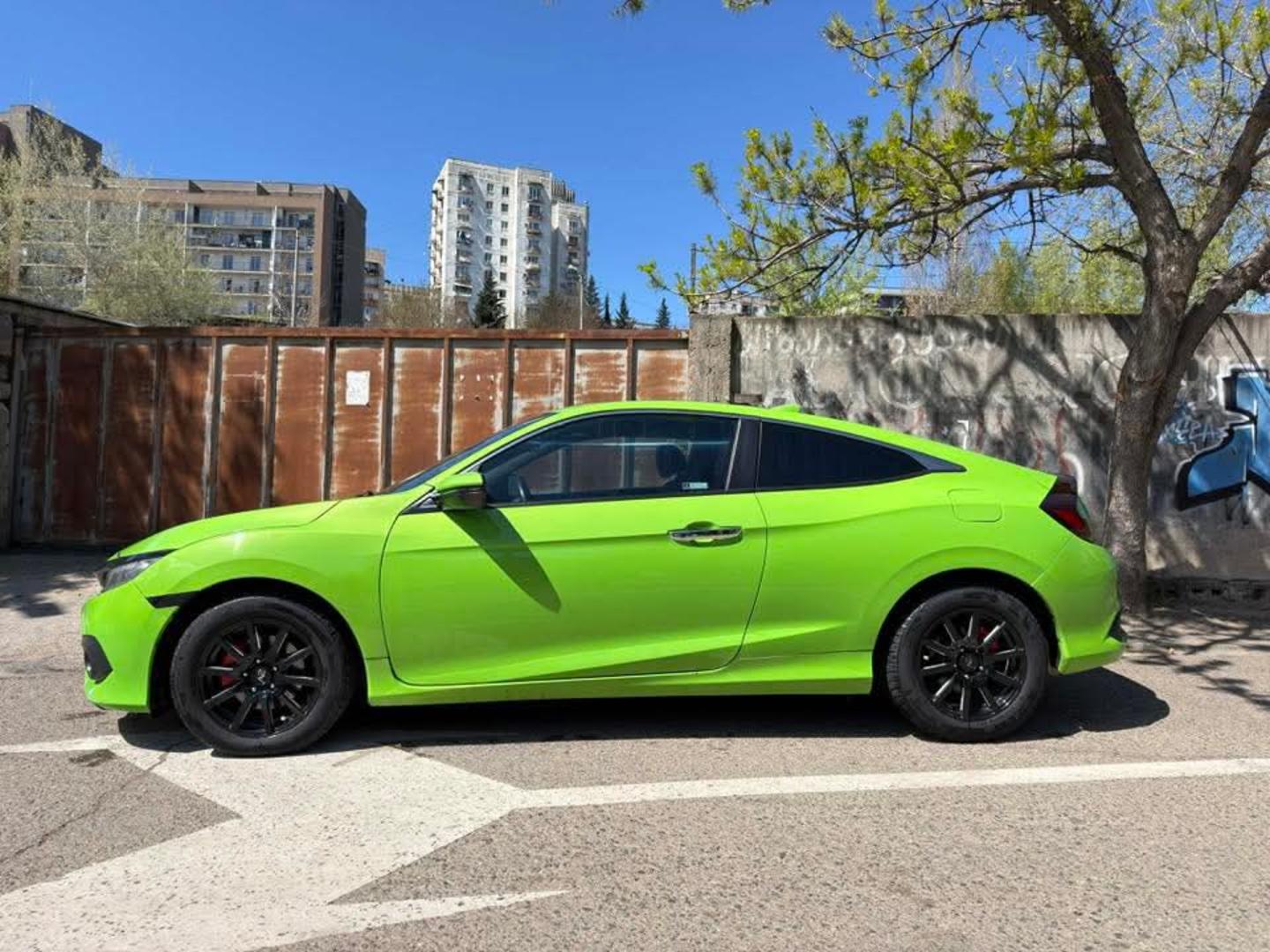 Honda Civic 2018 — photo 2