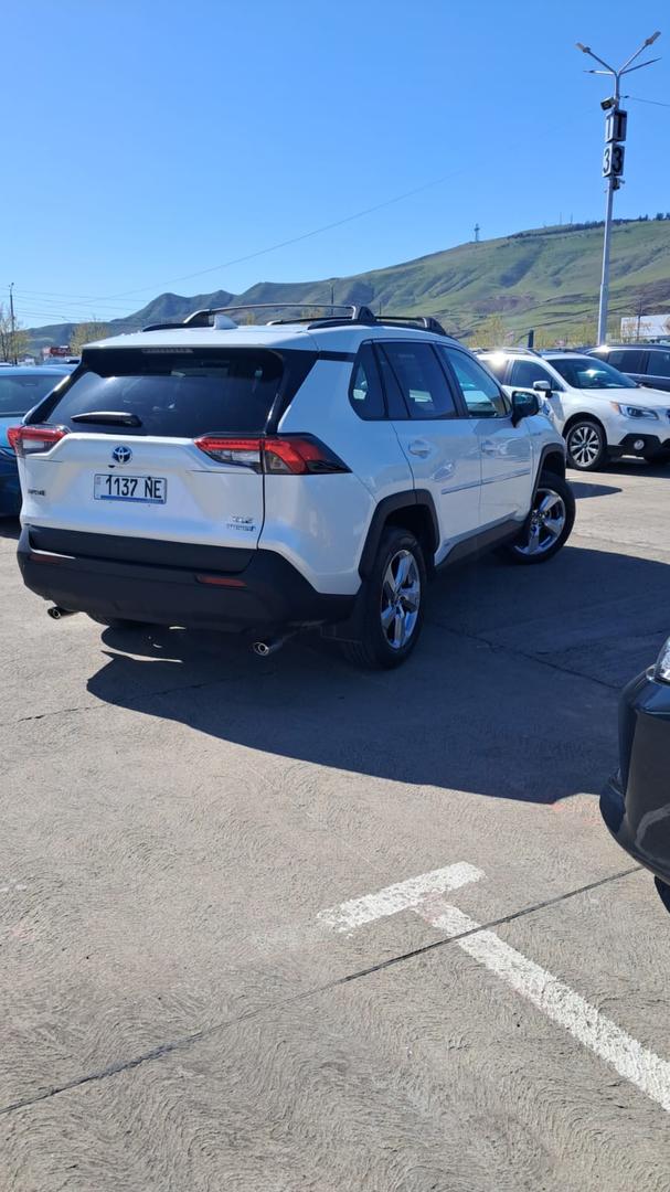 Toyota RAV 4 2021 — photo 2