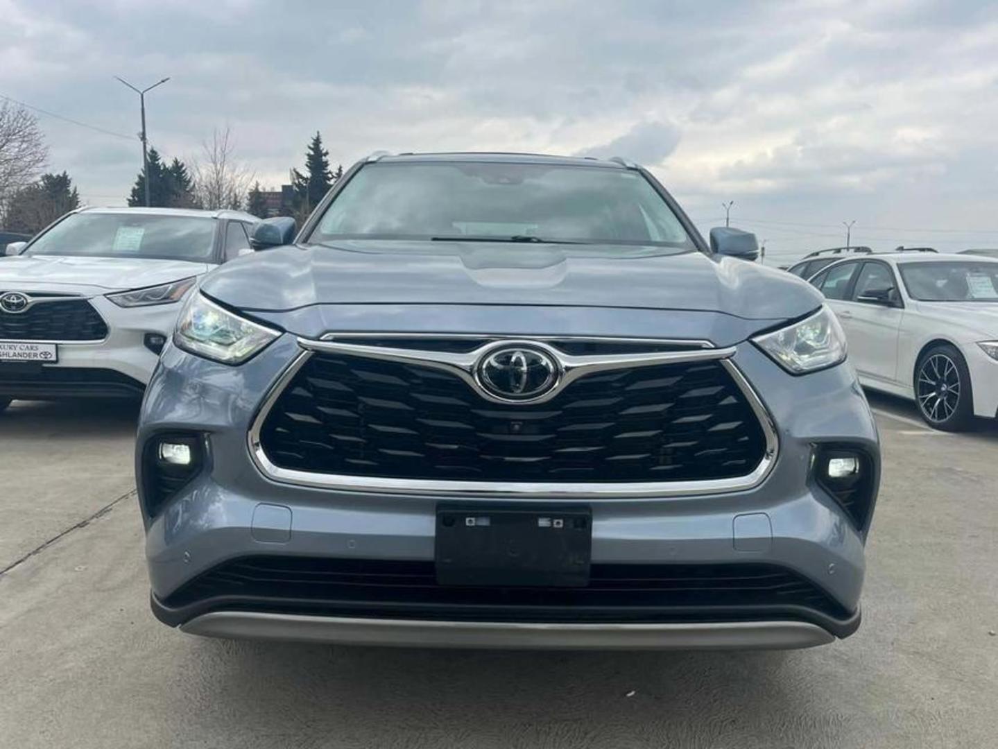 Toyota Highlander 2023 — photo 2