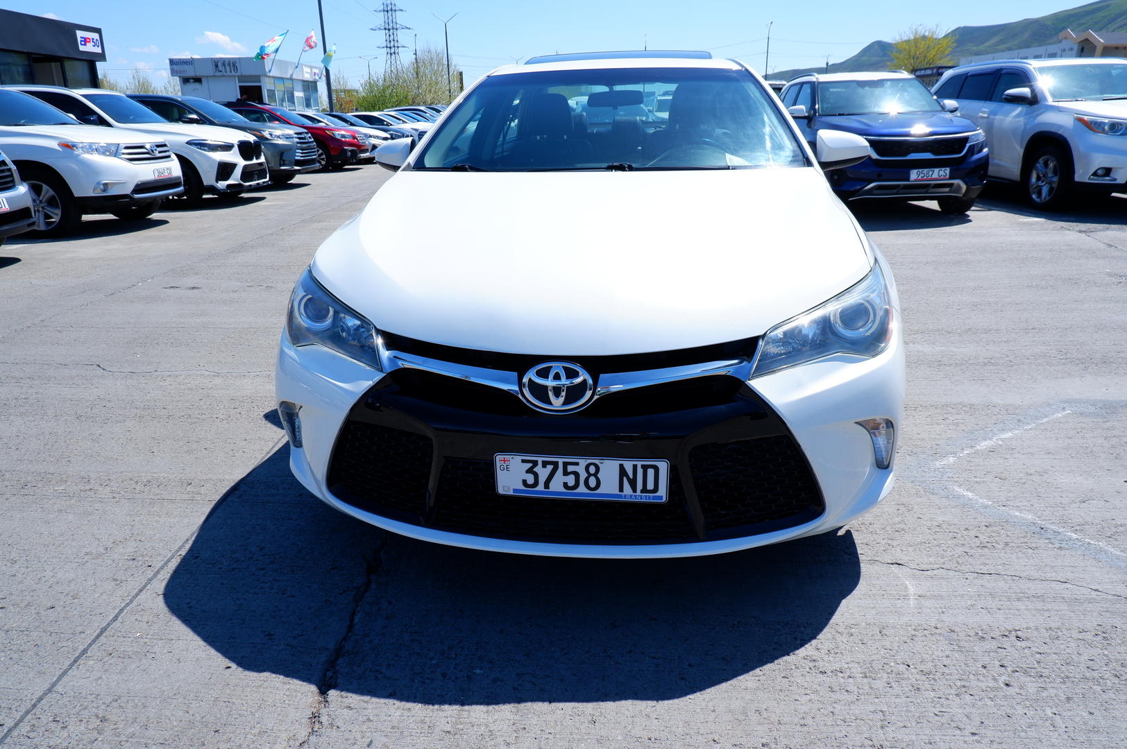 Toyota Camry 2015 — photo 2
