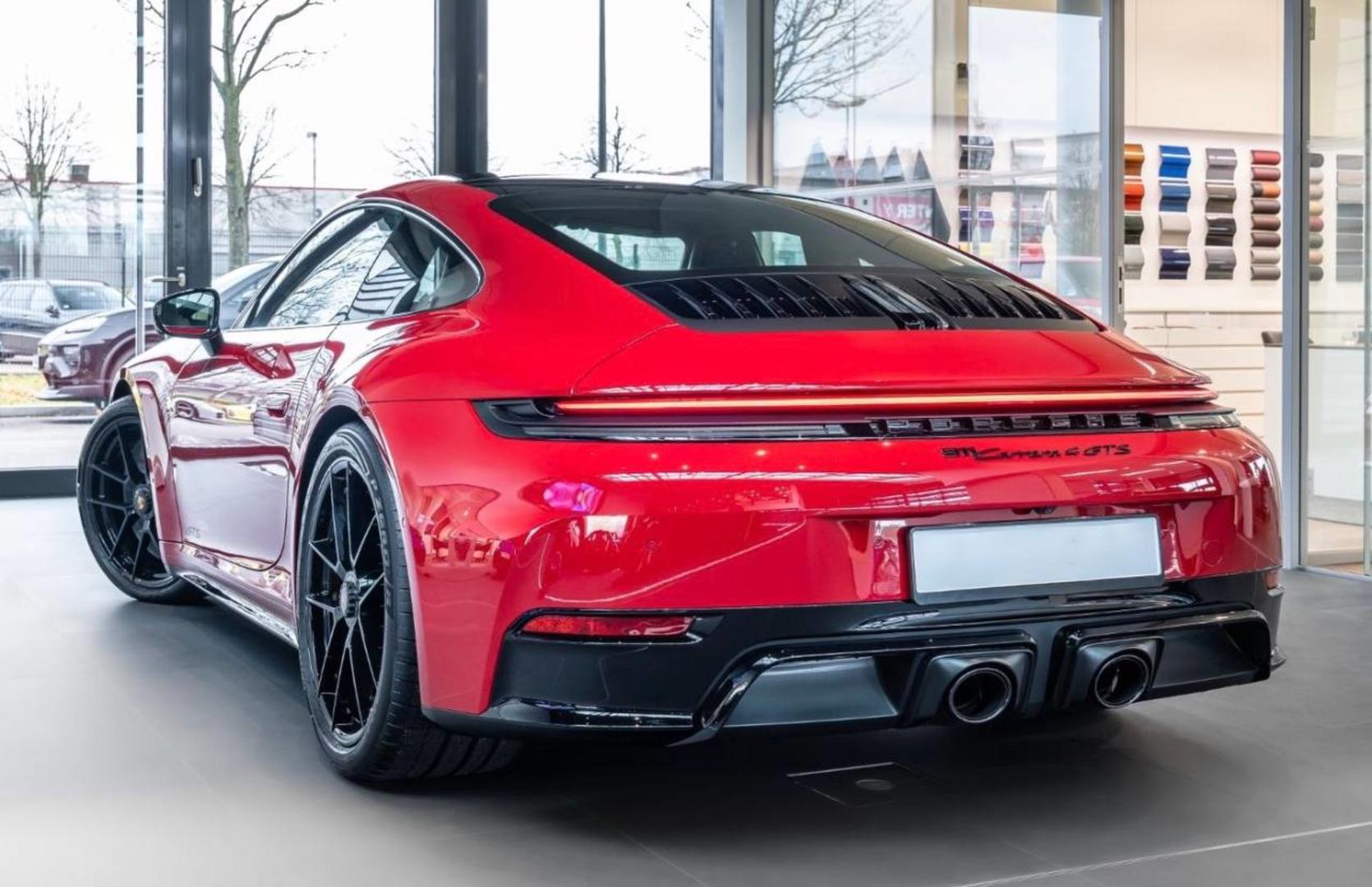 Porsche 911 2026 — photo 2