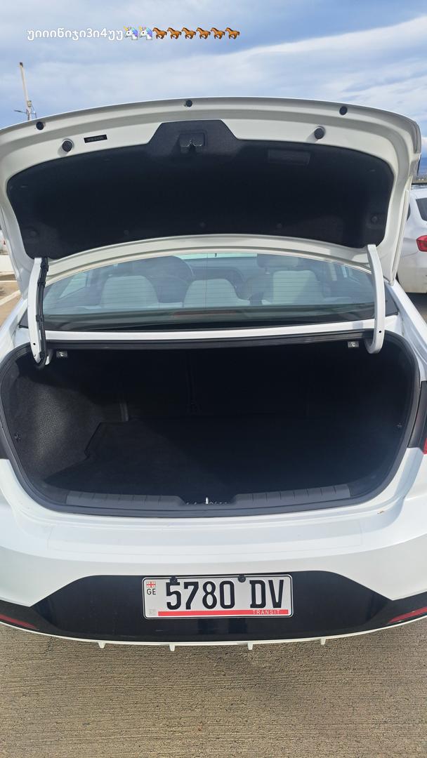 Hyundai Elantra 2020 — photo 2