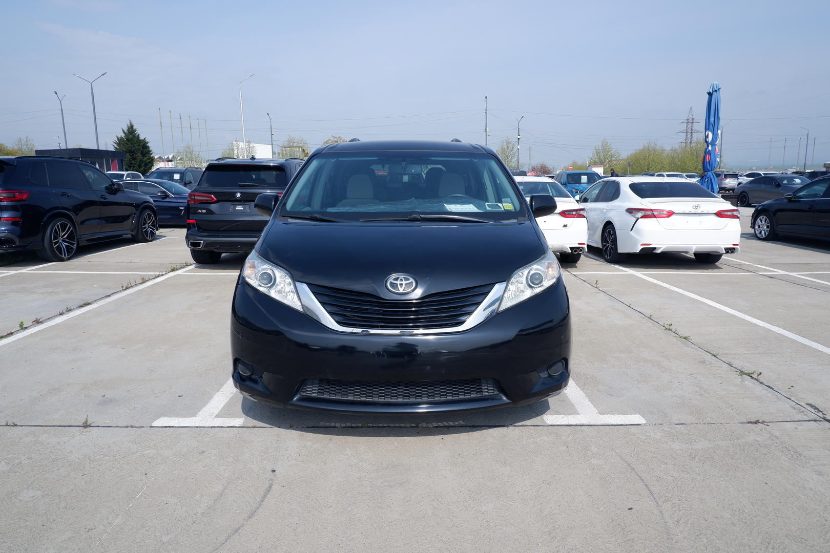 Toyota Sienna 2017 — photo 2