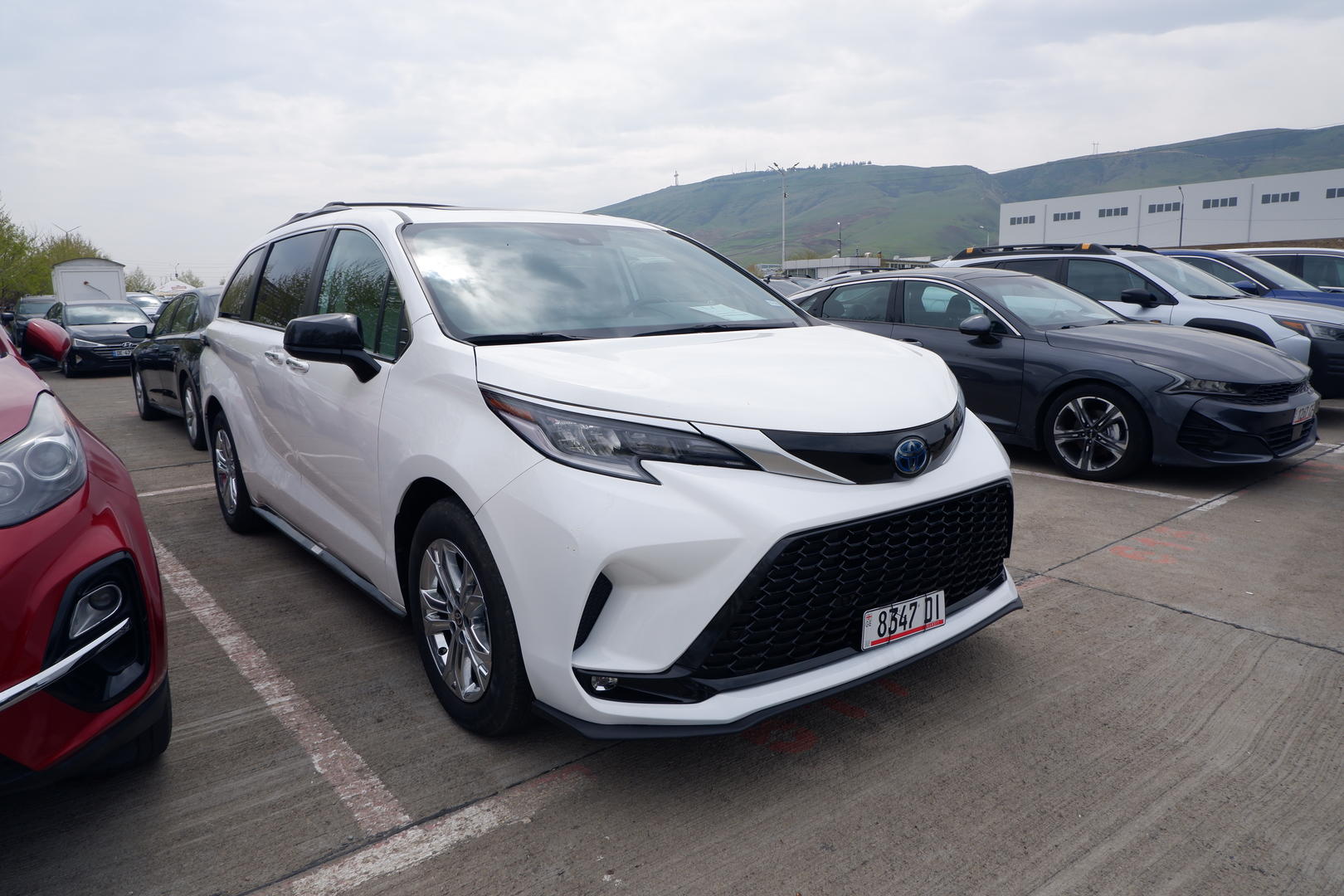 Toyota Sienna 2023 — photo 2
