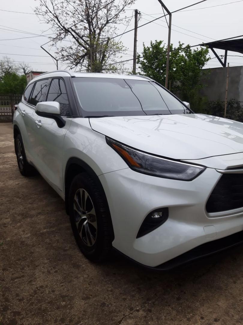 Toyota Highlander 2022 — photo 2