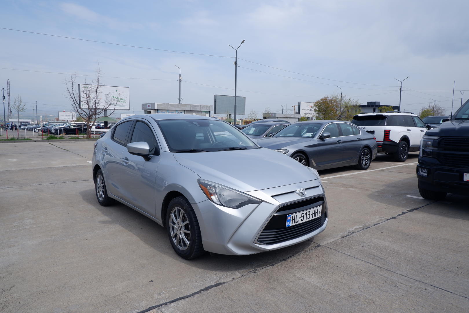 Toyota Yaris 2018 — photo 2