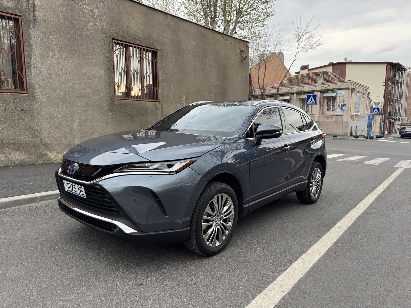 Toyota Venza 2022 — photo 2