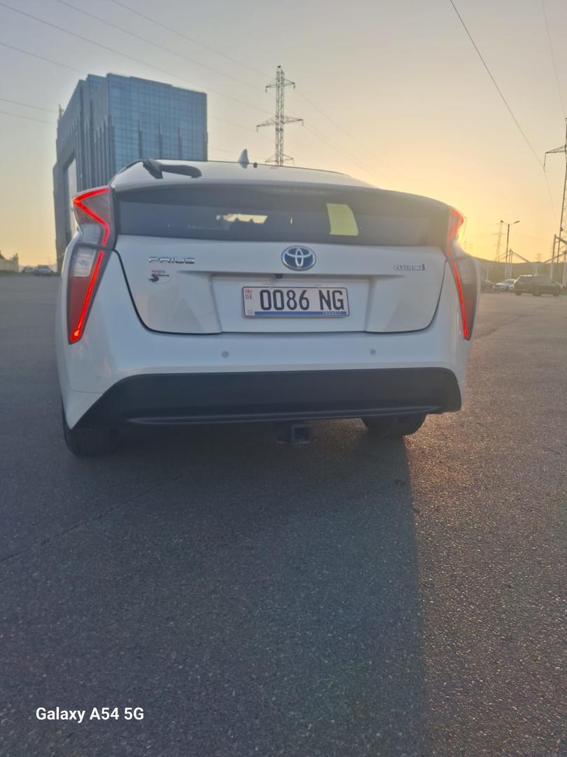 Toyota Prius 2018 — photo 2