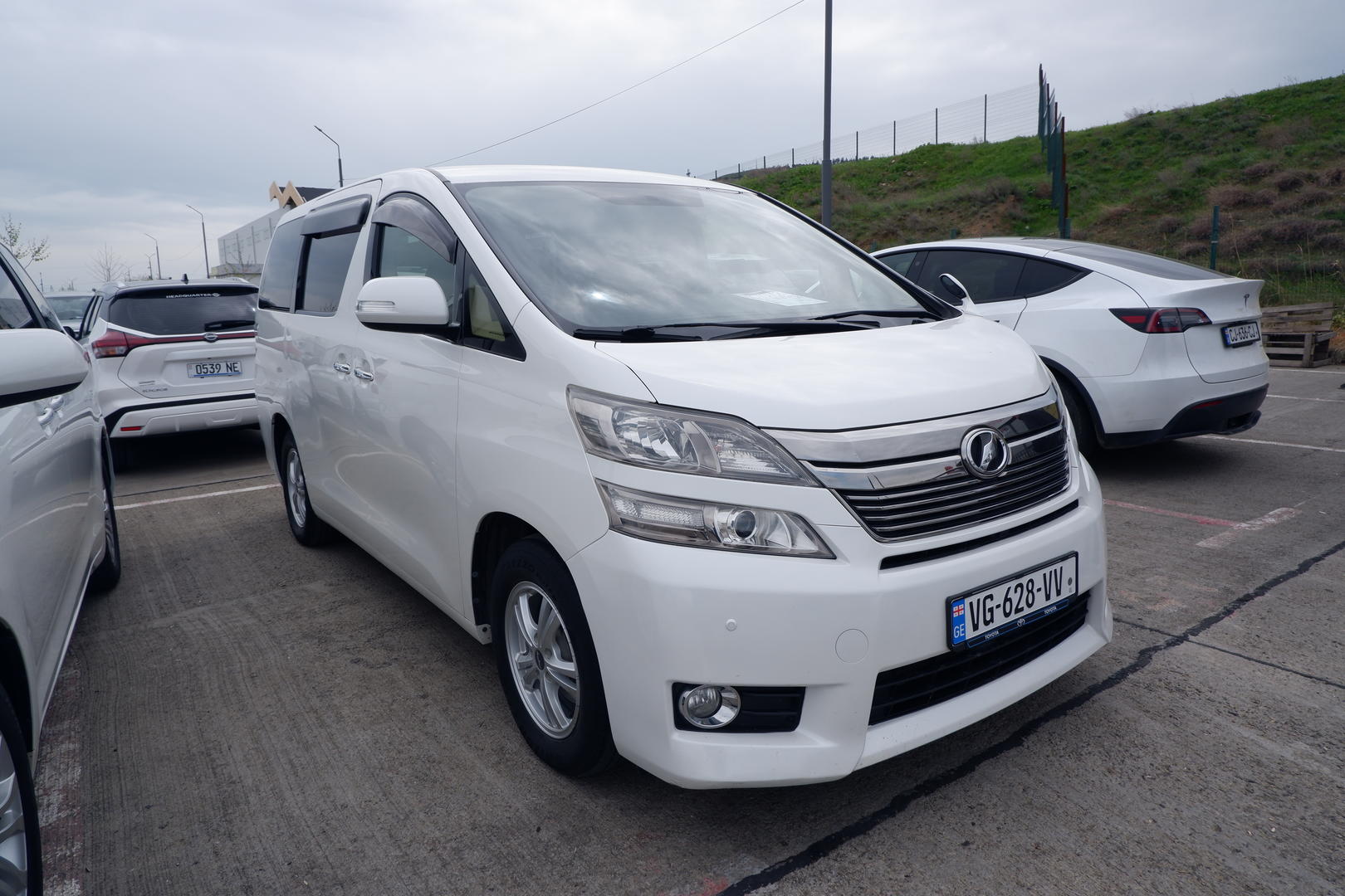 Toyota Vellfire 2012 — photo 2