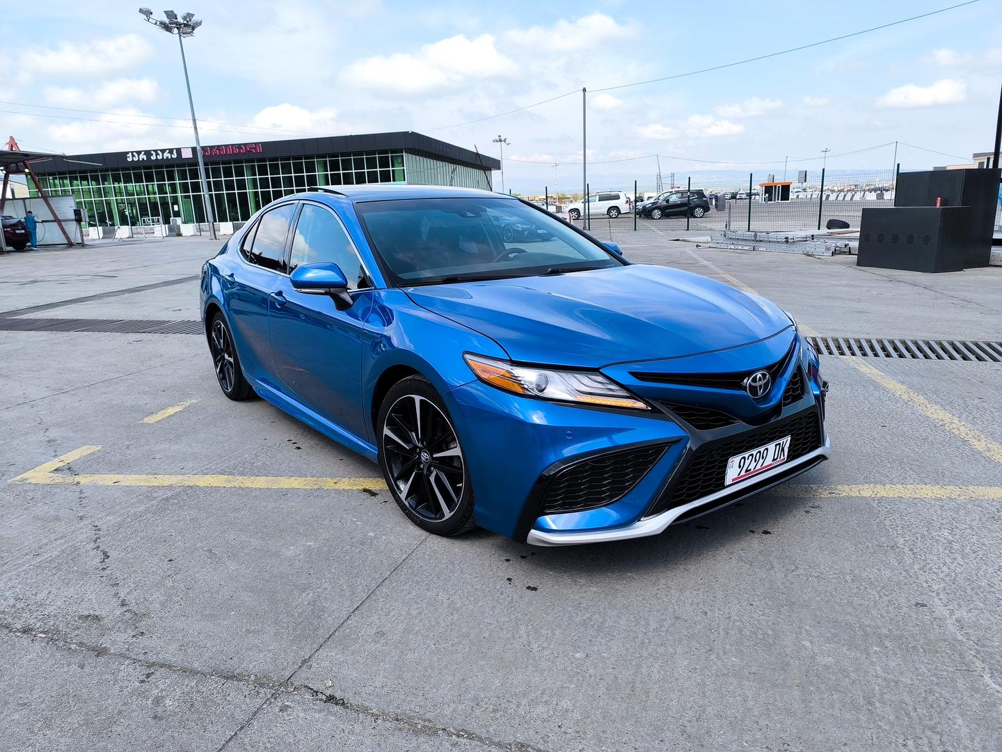 Toyota Camry 2018 — photo 2