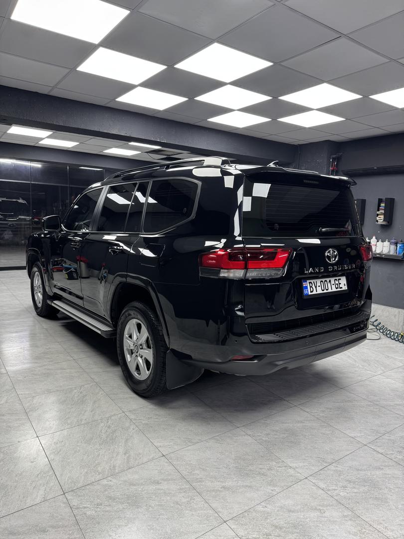 Toyota Land Cruiser 300 2024 — photo 2