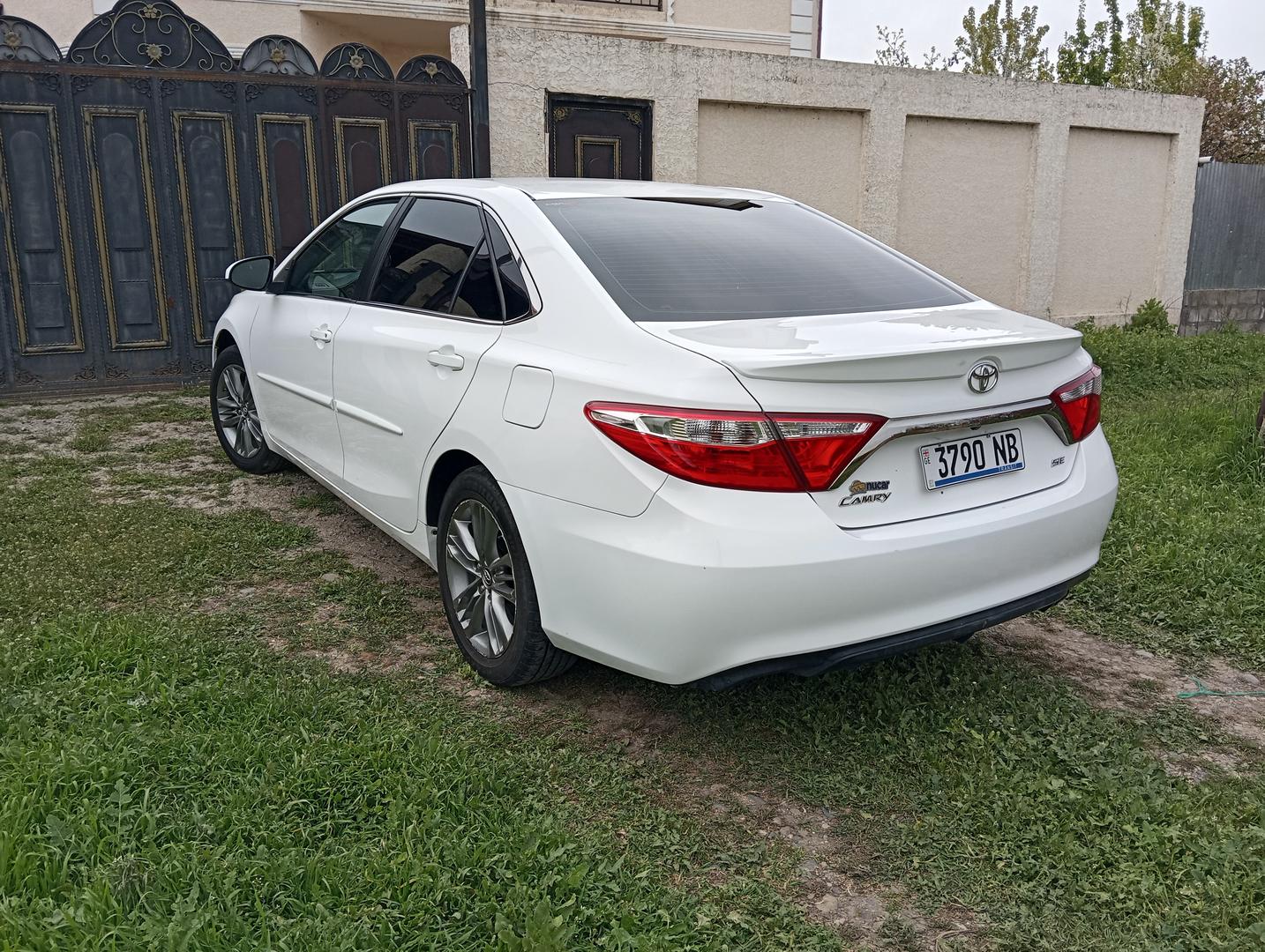 Toyota Camry 2017 — photo 2