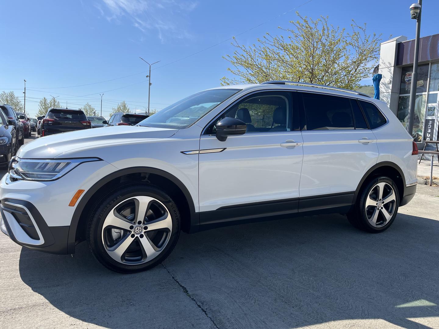 Volkswagen Tiguan 2022 — photo 2