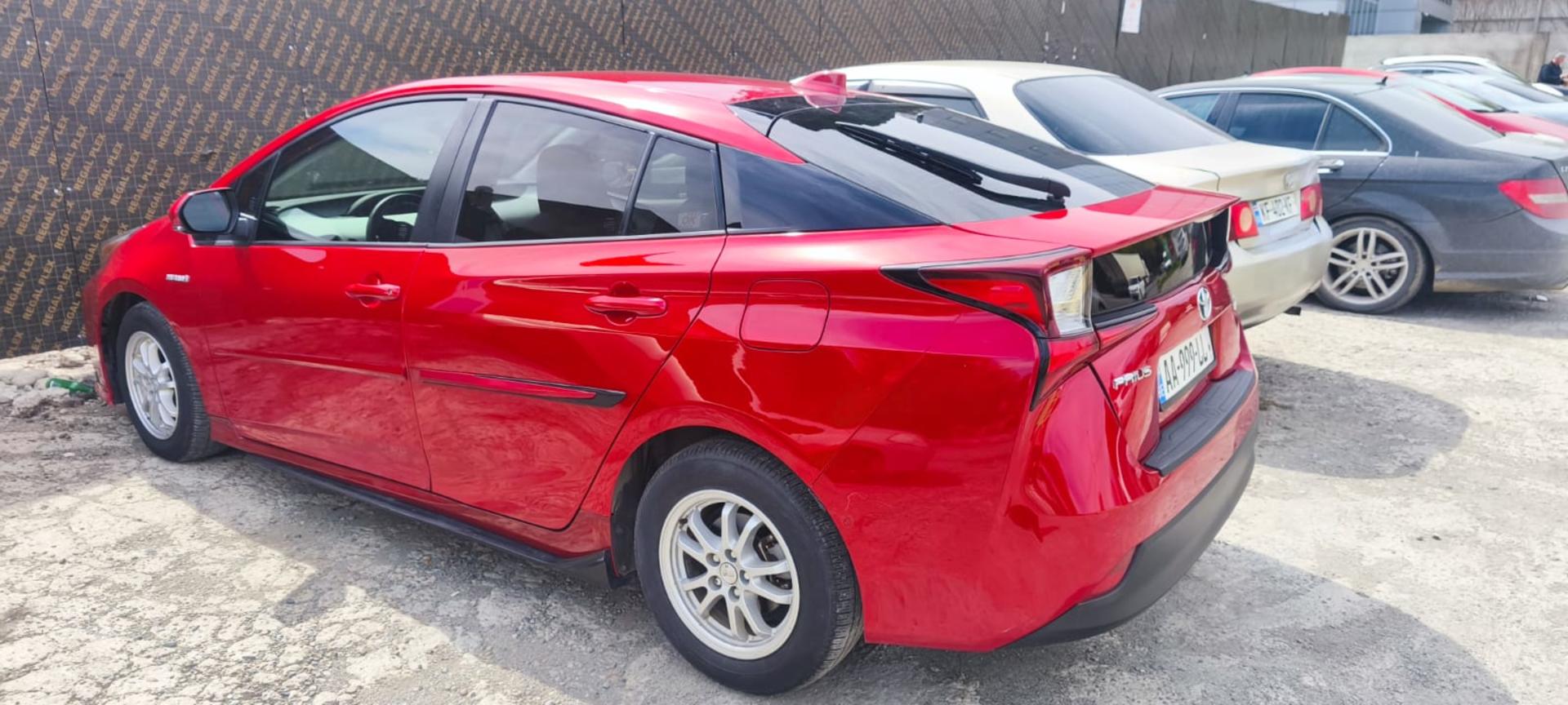 Toyota Prius 2021 — photo 2