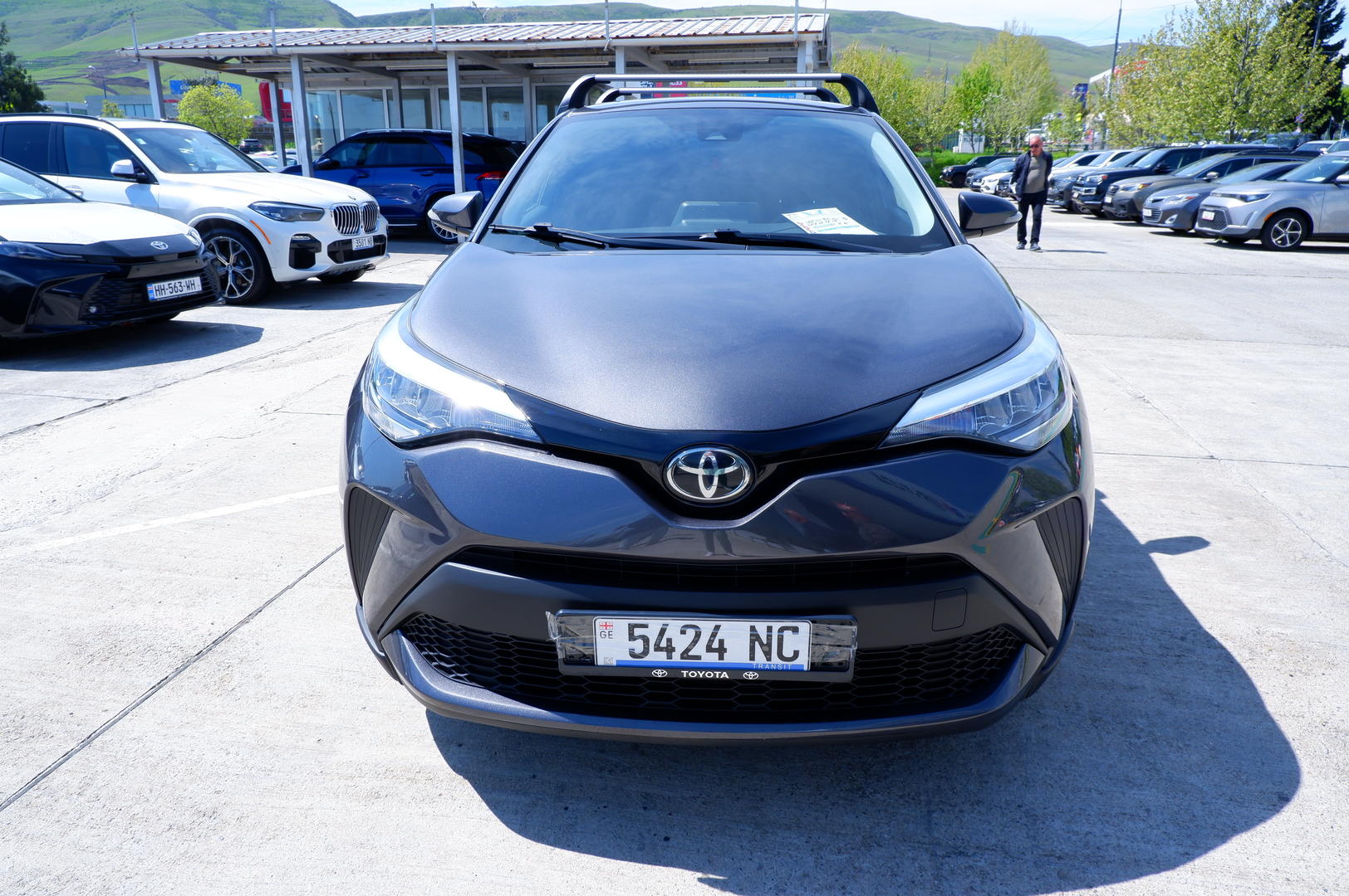 Toyota C-HR 2021 — photo 2