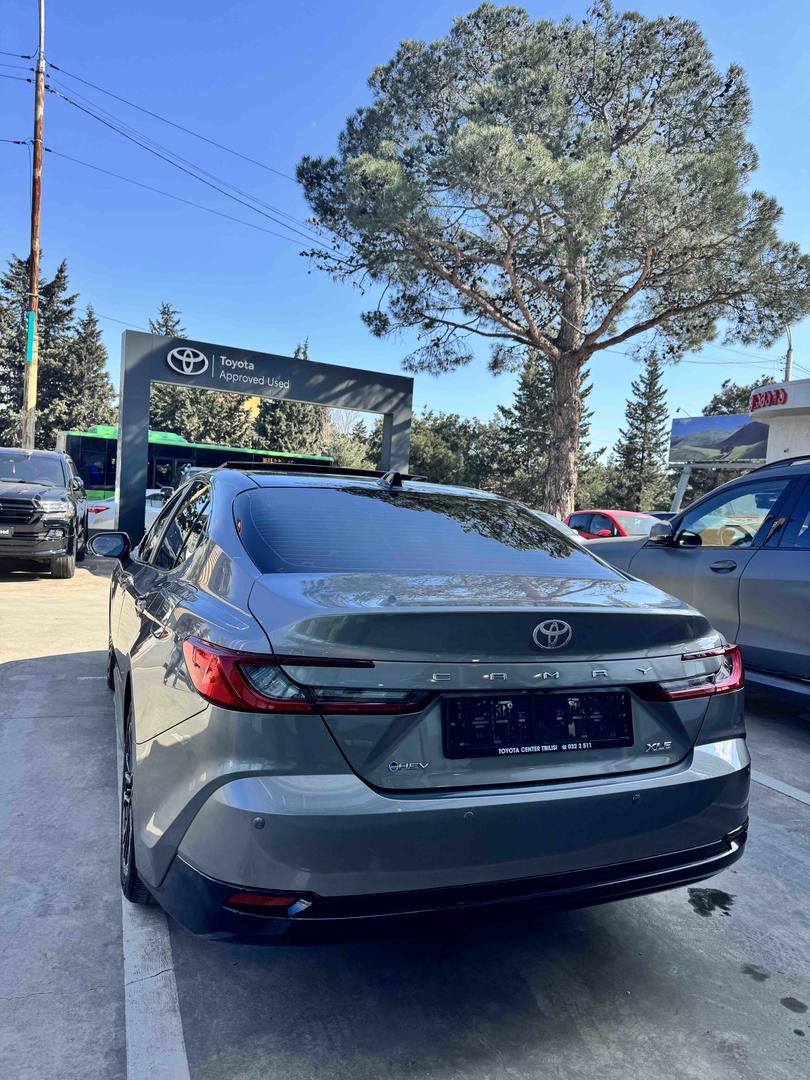 Toyota Camry 2024 — photo 2